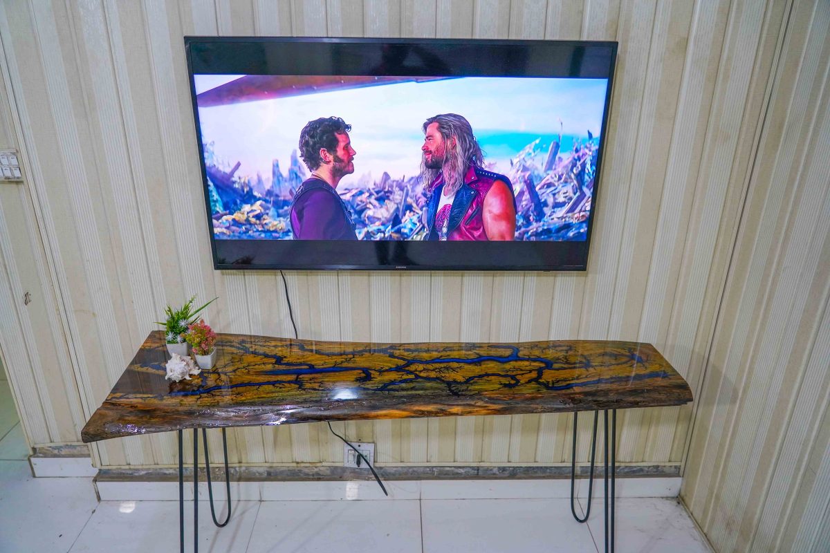Console Table - Image 1