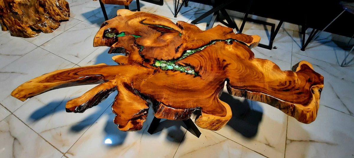 Live edges centre table - Image 2