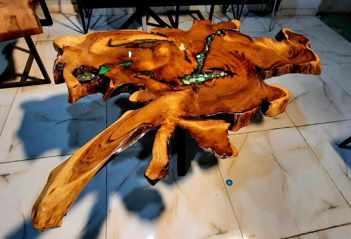 Live edges centre table - Image 1