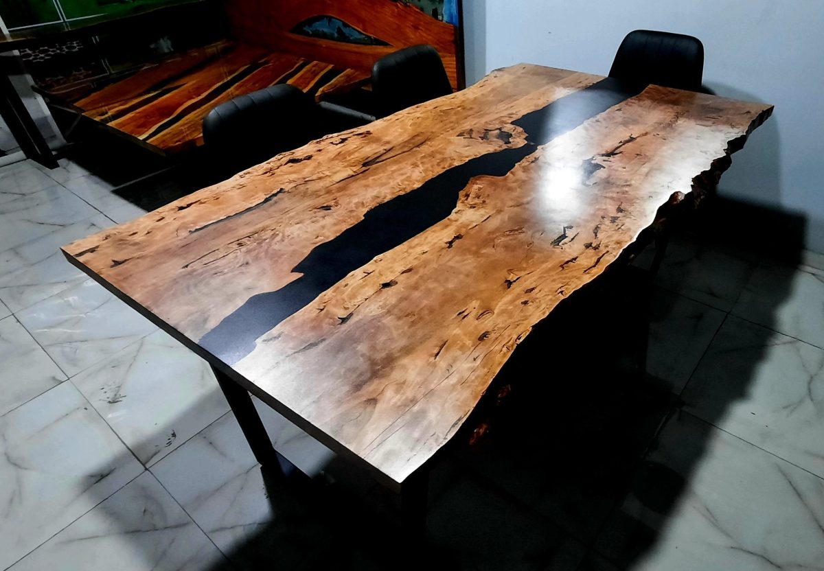 Dining table - Image 1