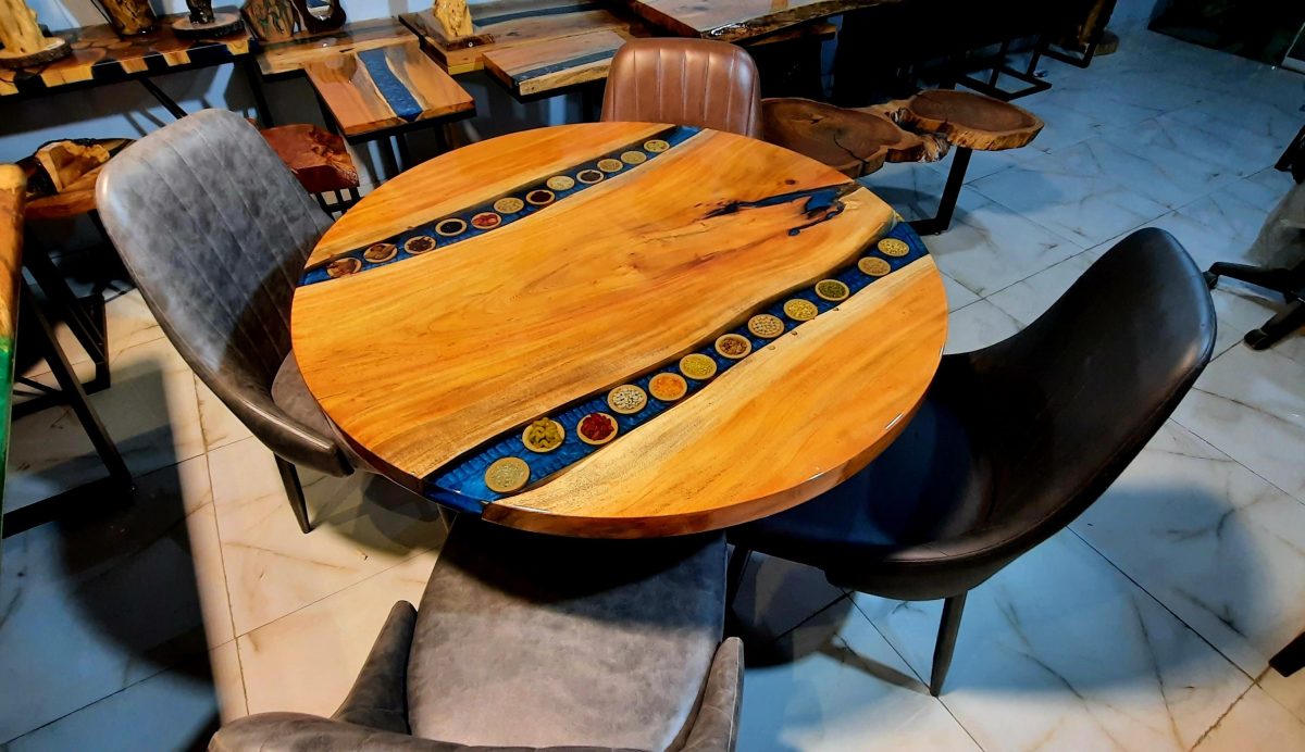 4 seater dining table - Image 1