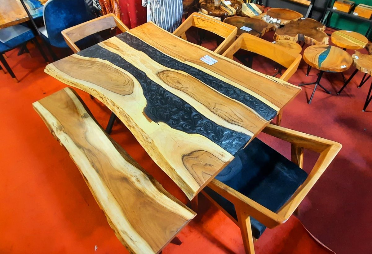 6 seater dining table +bench + 4 wooden chairs - Image 2