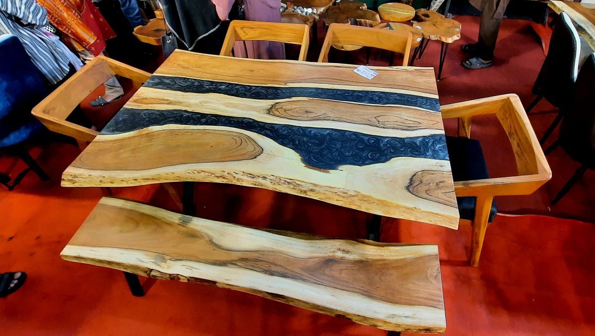 6 seater dining table +bench + 4 wooden chairs - Image 3