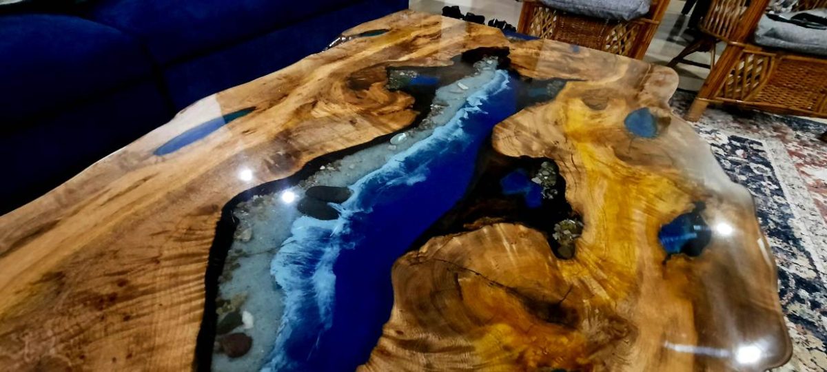 Live edges centre table - Image 2
