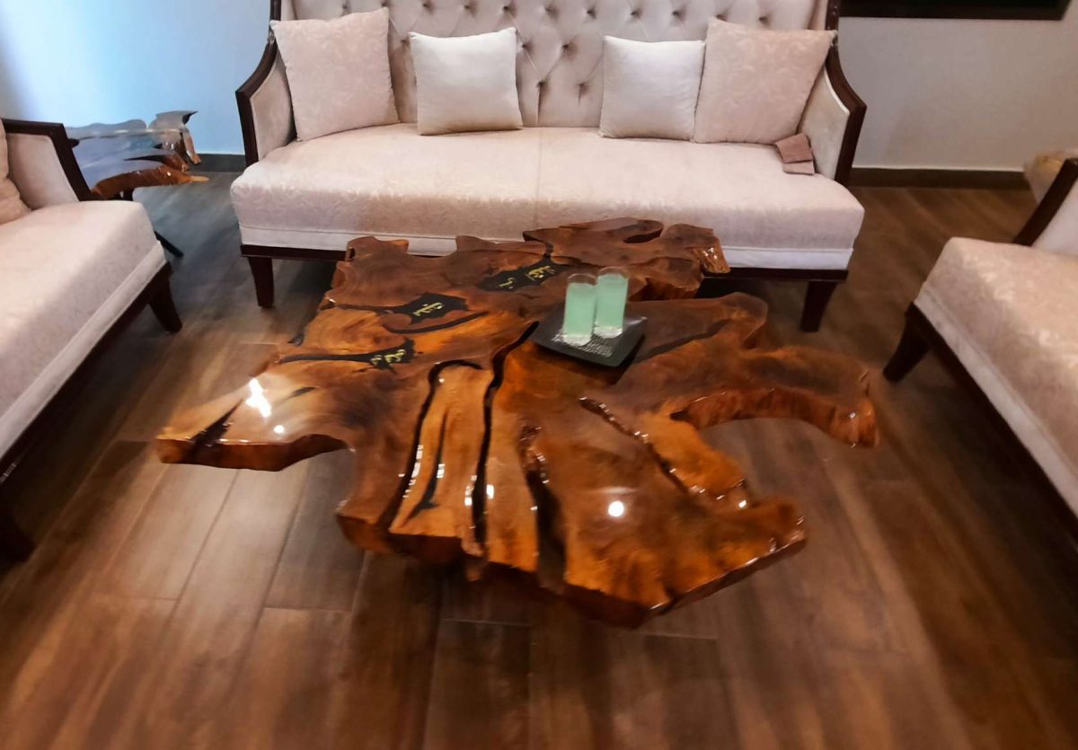 Live edges centre table - Image 2