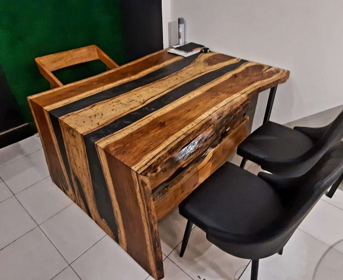 Office table - Image 2
