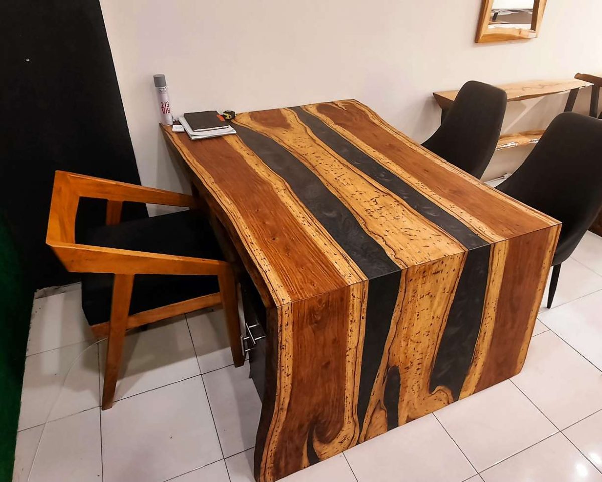 Office table - Image 3