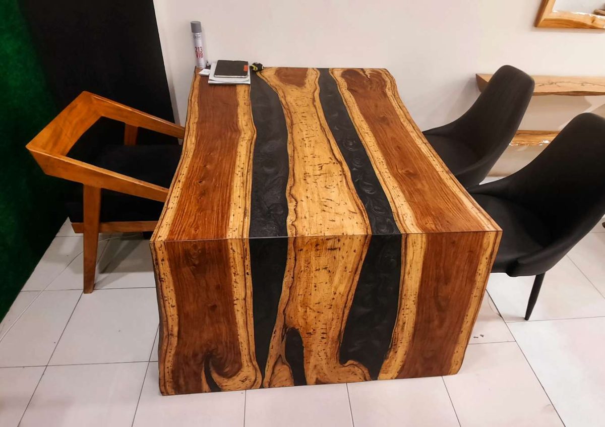 Office table - Image 4