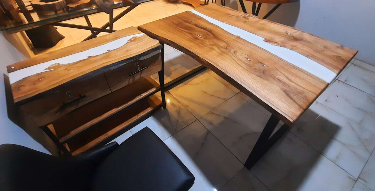 Office table with side rack - Image 1