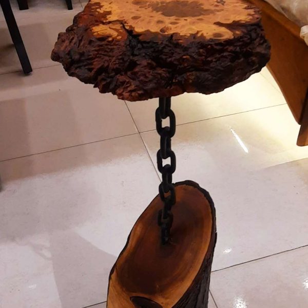 Corner table
