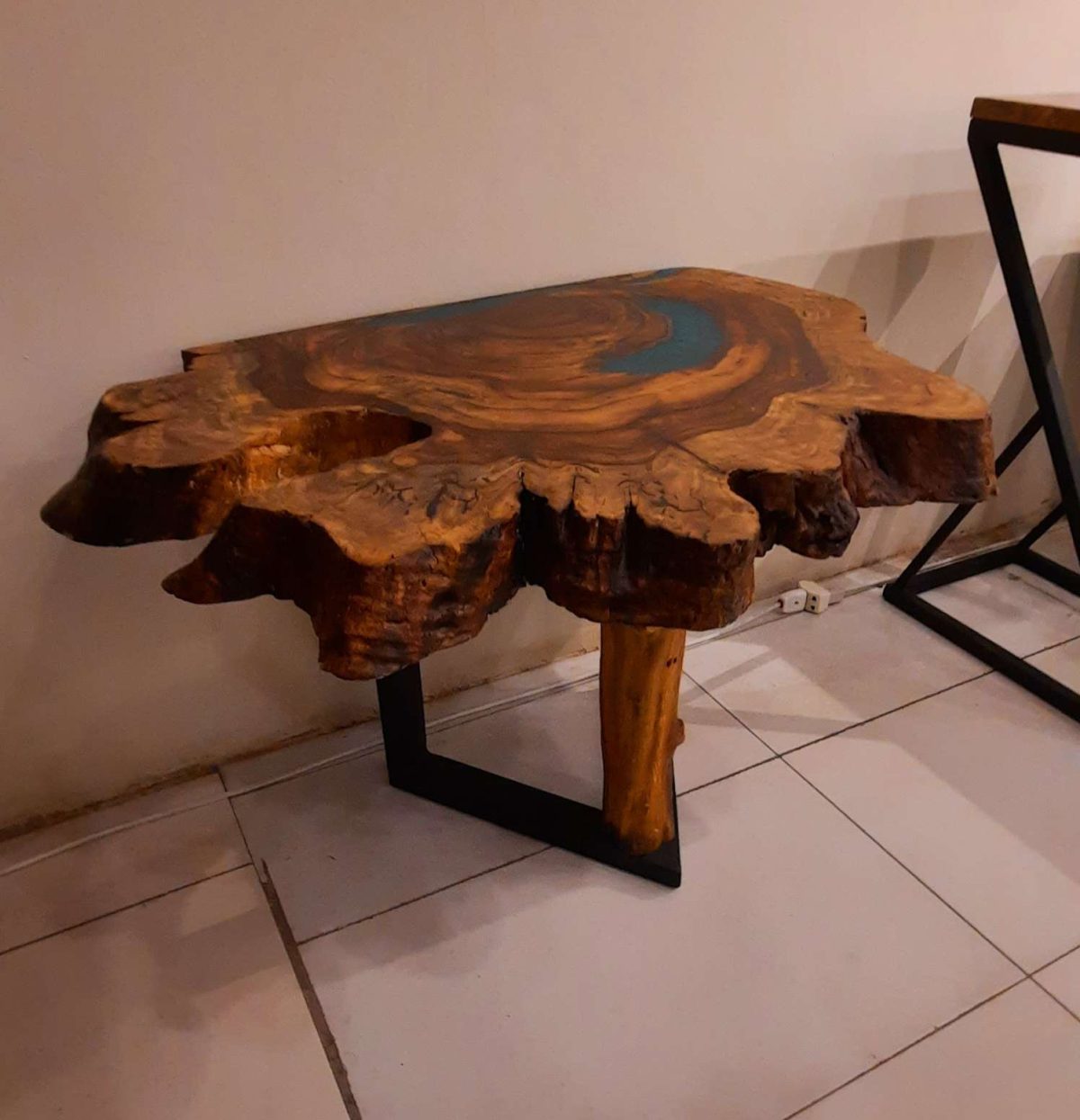 Corner table - Image 1