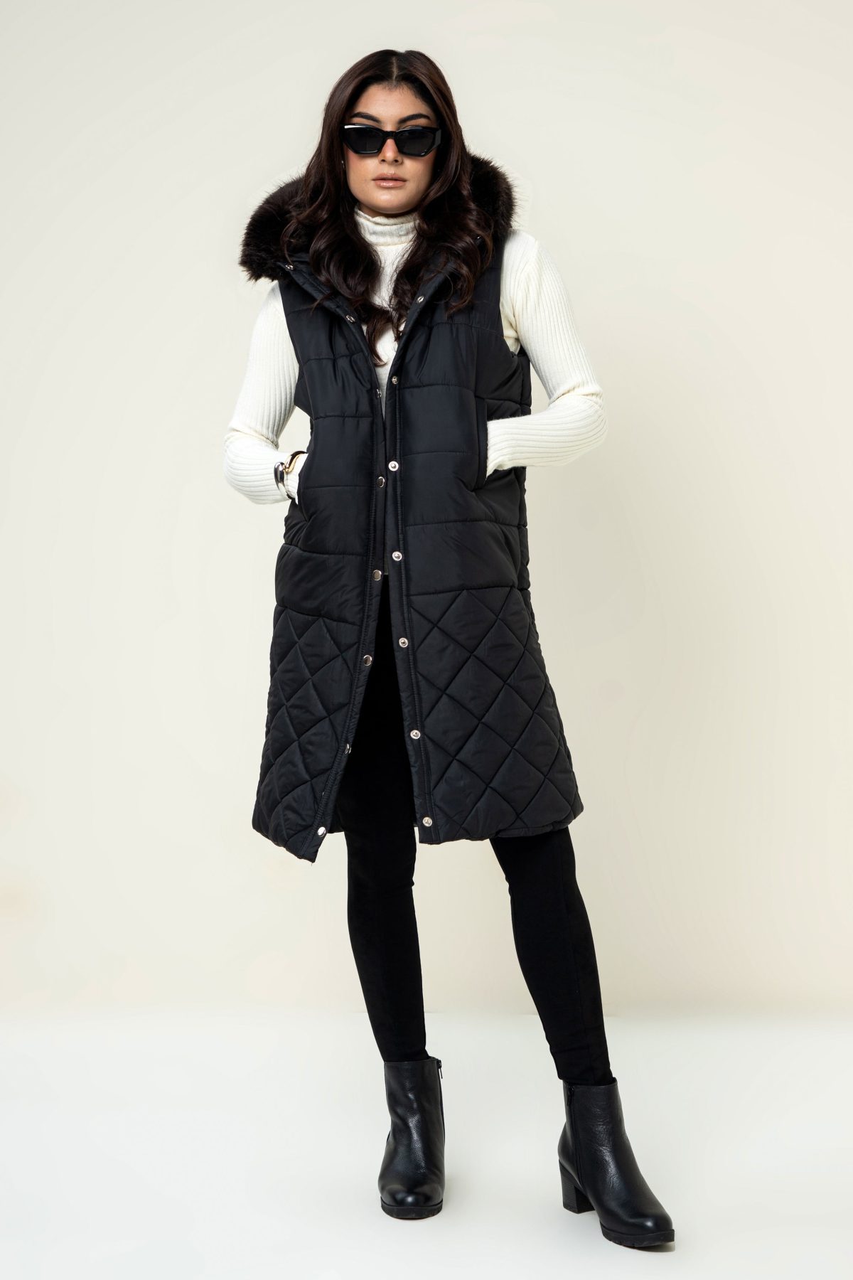 Hannah Neo Long Sleeveless Jacket with Fur hoodie Black - Image 1