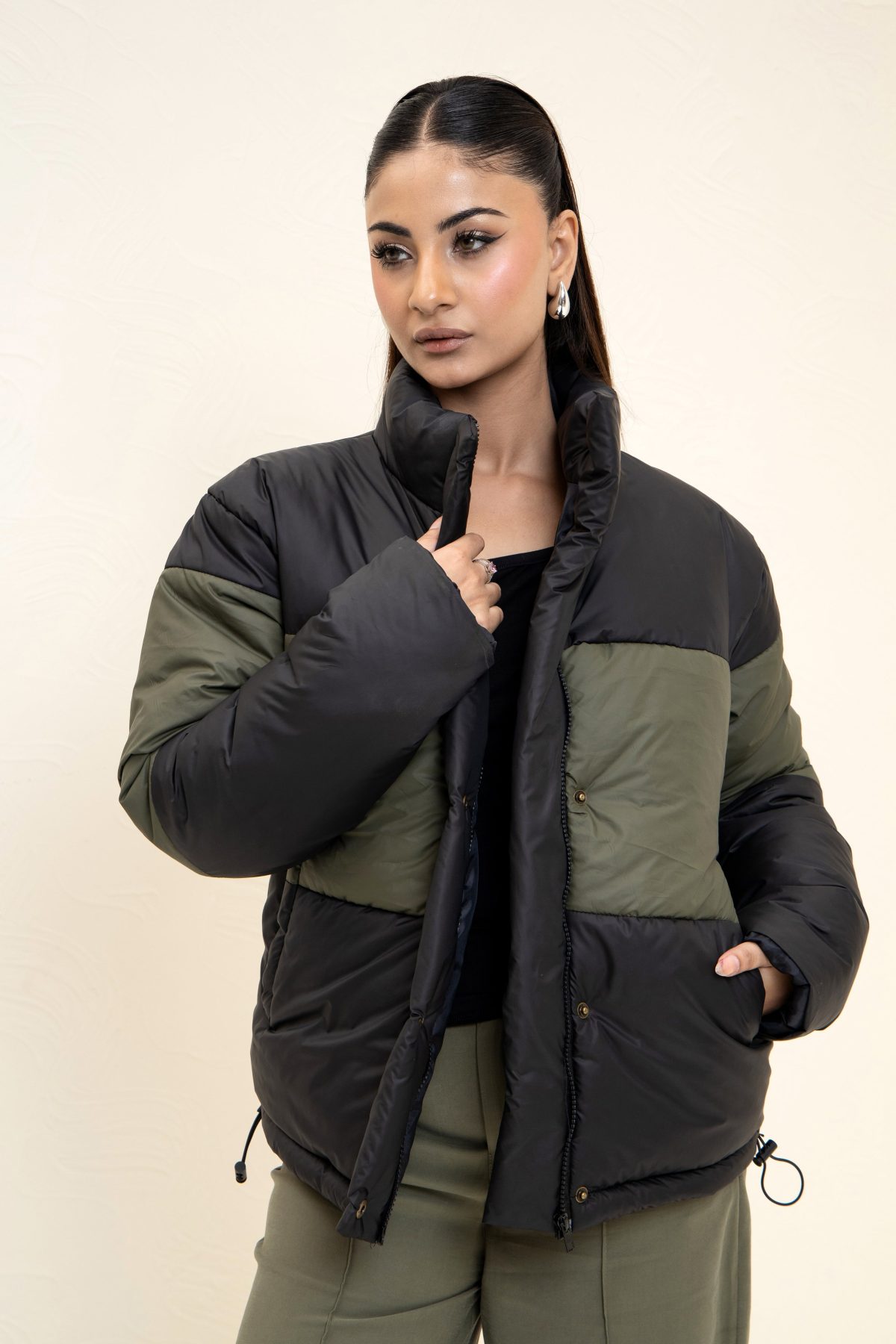 Frostline puffer jacket black - Image 4