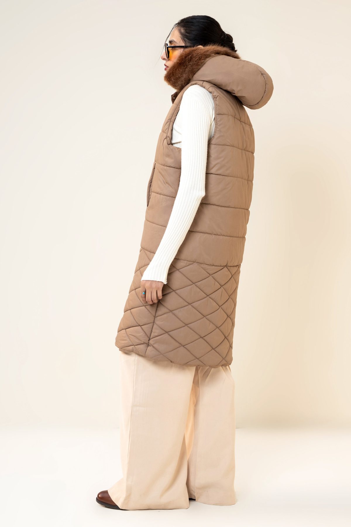Hannah Neo Long Sleeveless Jacket with Fur hoodie Sand - Image 2